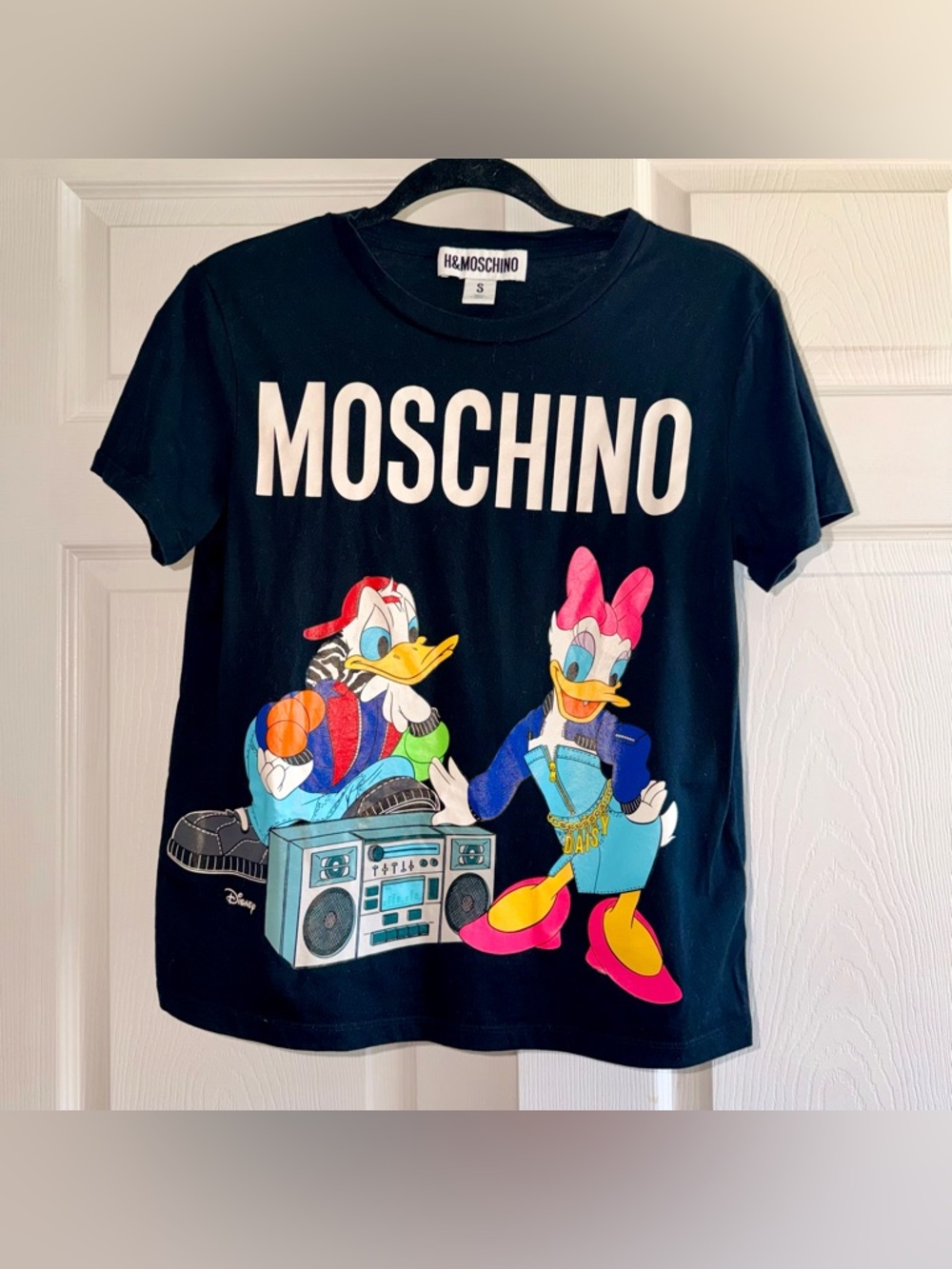 Moschino x H&M
Disney collaboration t-shirt featuring Donald and Daisy Duck